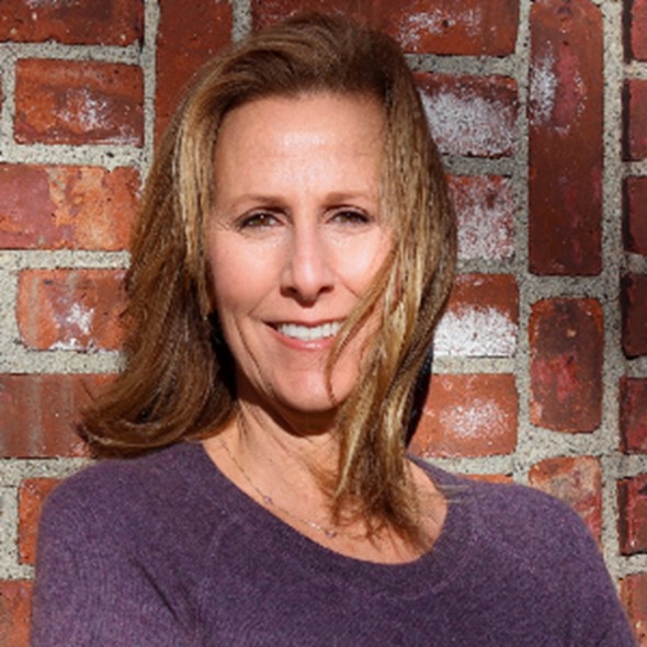 Elisa Zervios, UnCommon Leadership® coach profile set against a brick wall